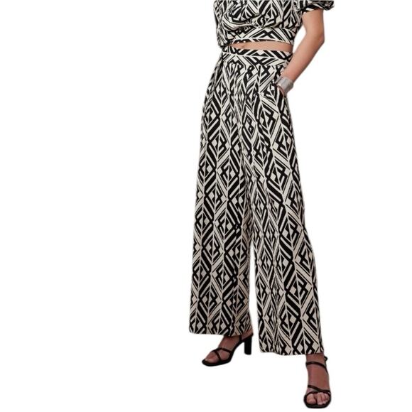 Banana Republic Pleated High Waist Wide Leg Black Cream Pants Nwot size 6 - Picture 1 of 9